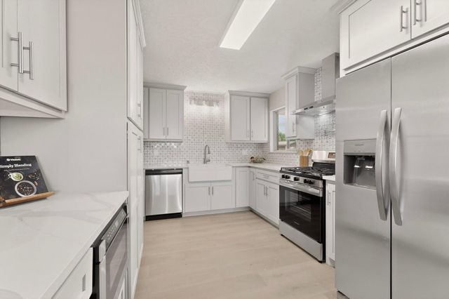 1305 Evelyn Court NE, Albuquerque, NM 87112