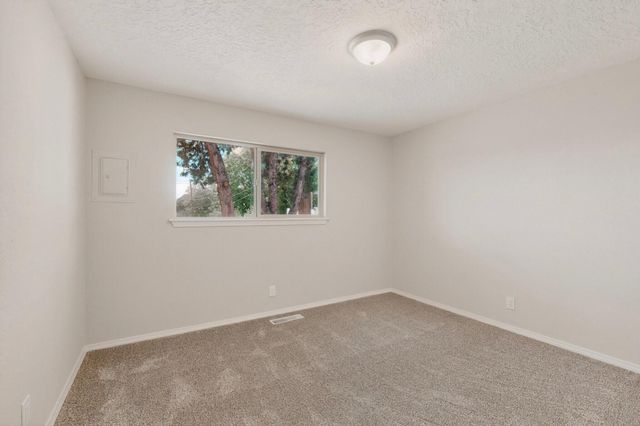 1305 Evelyn Court NE, Albuquerque, NM 87112