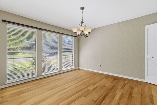 4914 Spring Creek Road, Arlington, TX 76017