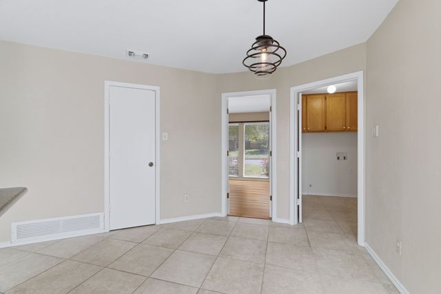 4914 Spring Creek Road, Arlington, TX 76017