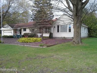 607 Gansevoort Road, Moreau, NY 12803
