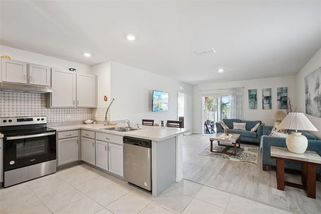 916 AUGUST SKY DRIVE, Deltona, FL 32738