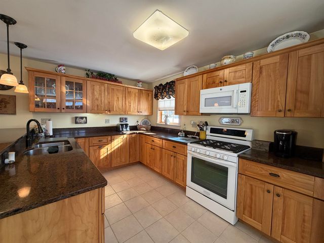 85 Elm Hill Drive, Clarendon, VT 05759