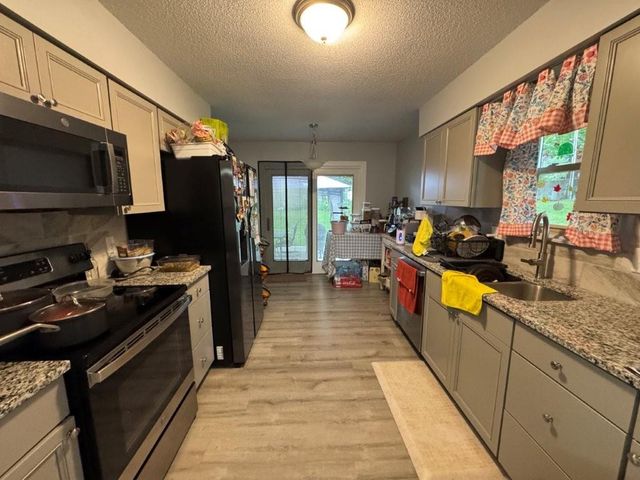 521 NW Chateau Drive, Blue Springs, MO 64014