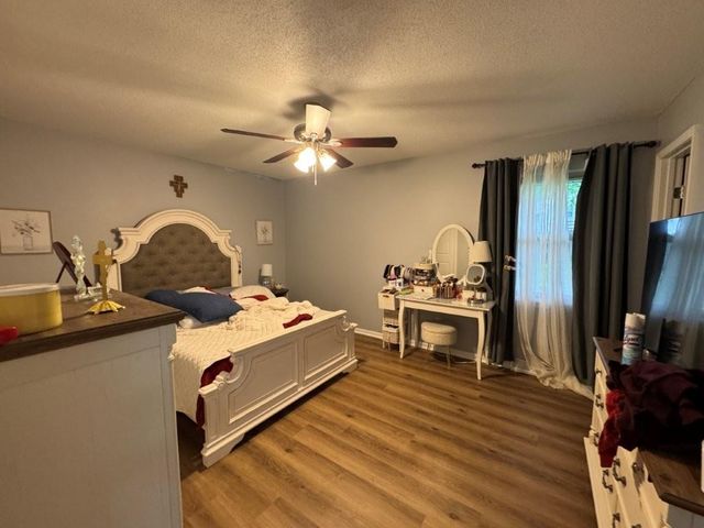 521 NW Chateau Drive, Blue Springs, MO 64014