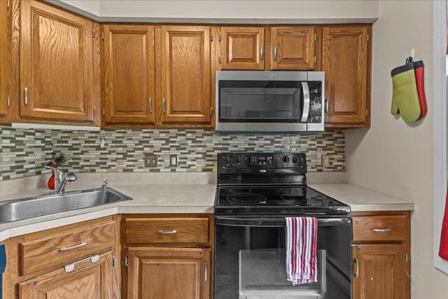 35 Brickyard Rd Unit 13, Essex, VT 05452