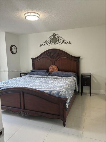 7451 NW 16th St 403, Plantation, FL 33313