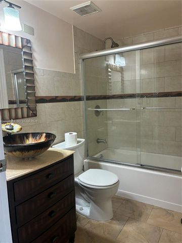 7451 NW 16th St 403, Plantation, FL 33313