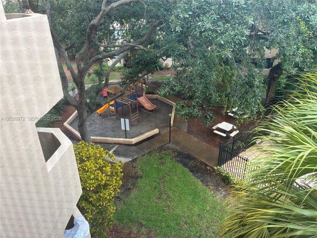 7451 NW 16th St 403, Plantation, FL 33313