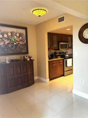 7451 NW 16th St 403, Plantation, FL 33313