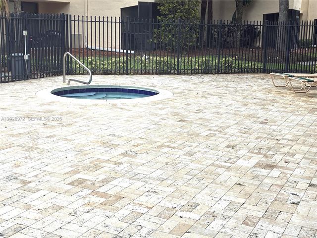 7451 NW 16th St 403, Plantation, FL 33313