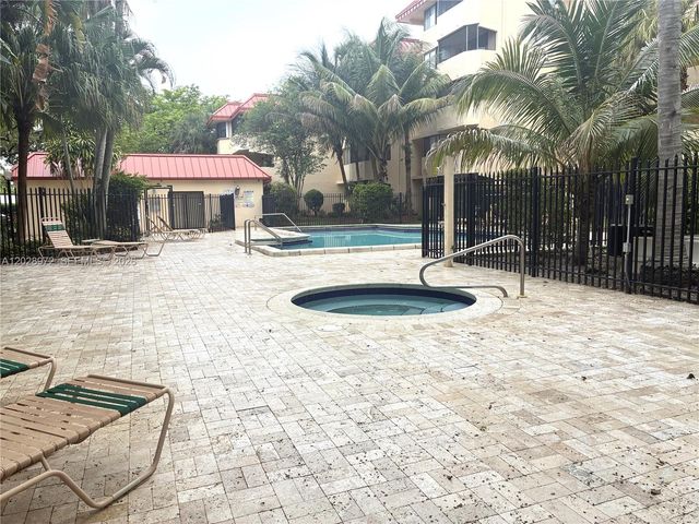 7451 NW 16th St 403, Plantation, FL 33313