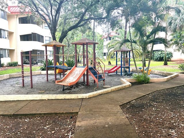 7451 NW 16th St 403, Plantation, FL 33313