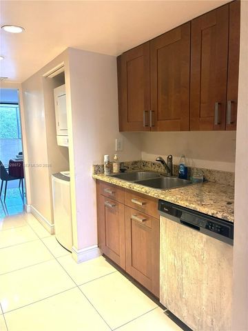 7451 NW 16th St 403, Plantation, FL 33313