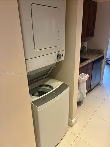 7451 NW 16th St 403, Plantation, FL 33313