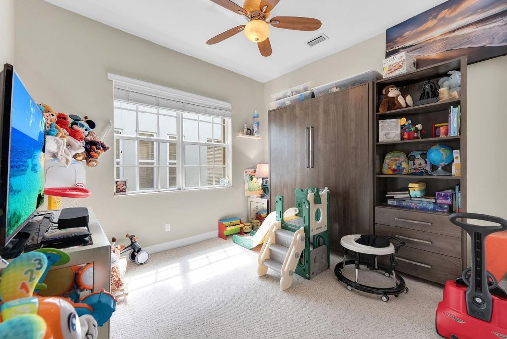 Image 11 of property listing at 8264 NW 107th Terrace, Parkland, FL 33076