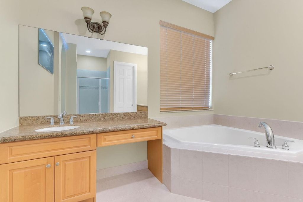 Image 13 of property listing at 8264 NW 107th Terrace, Parkland, FL 33076