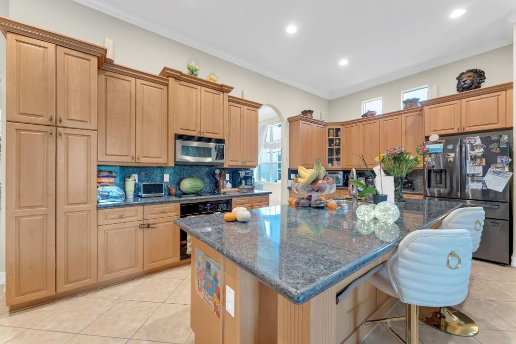 Image 5 of property listing at 8264 NW 107th Terrace, Parkland, FL 33076