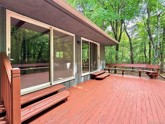 243 Fraleigh Lane, Red Hook, NY 12571