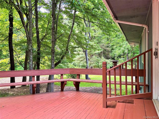 243 Fraleigh Lane, Red Hook, NY 12571