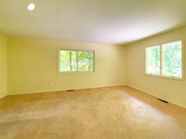 243 Fraleigh Lane, Red Hook, NY 12571