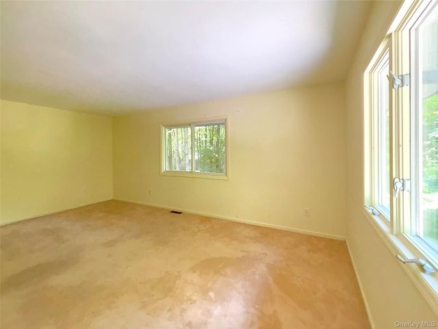 243 Fraleigh Lane, Red Hook, NY 12571