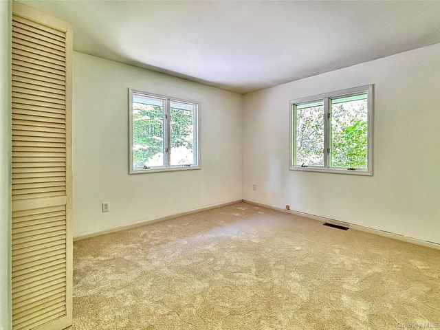 243 Fraleigh Lane, Red Hook, NY 12571