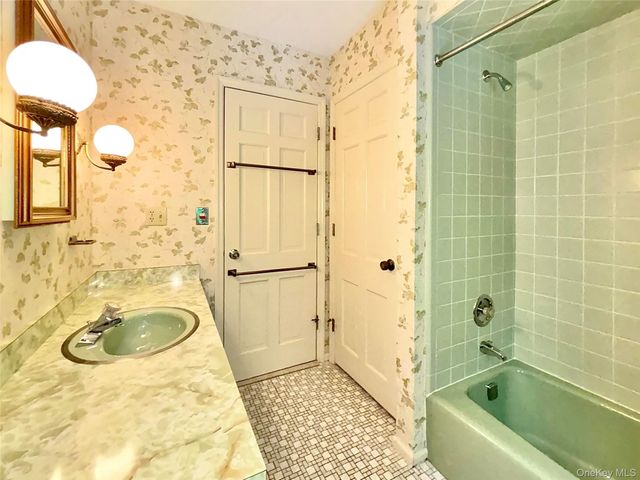 243 Fraleigh Lane, Red Hook, NY 12571