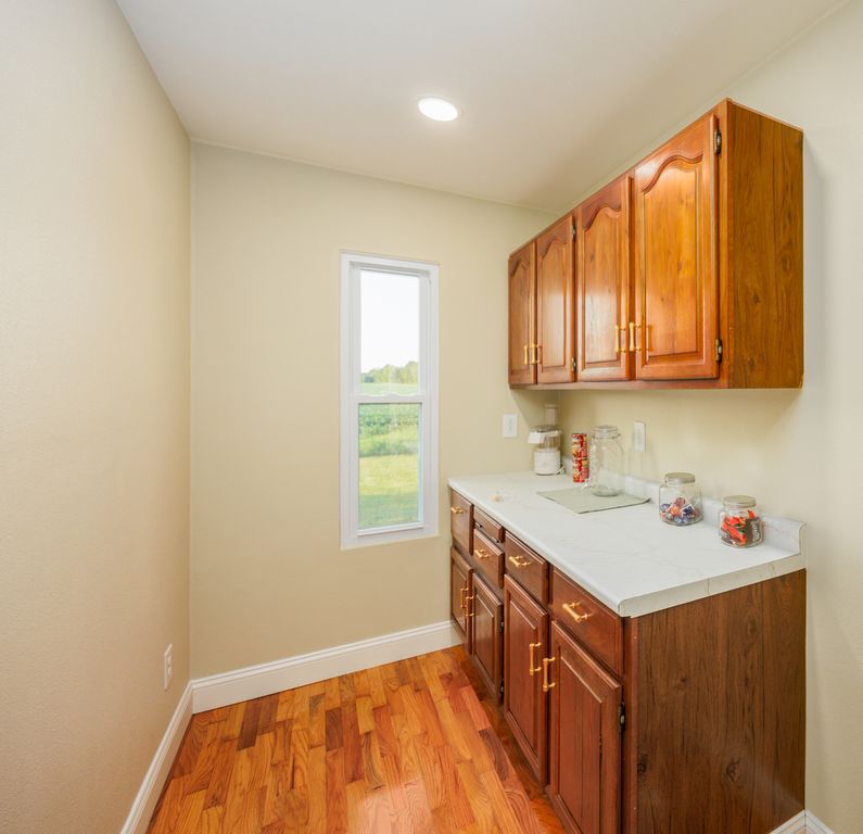 Image 11 of property listing at 122 E Lincoln, Dix, IL 62830