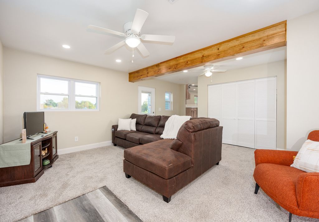 Image 12 of property listing at 122 E Lincoln, Dix, IL 62830