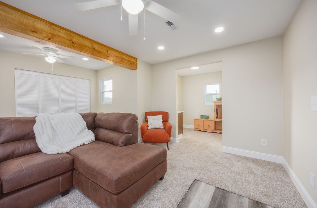 Image 13 of property listing at 122 E Lincoln, Dix, IL 62830