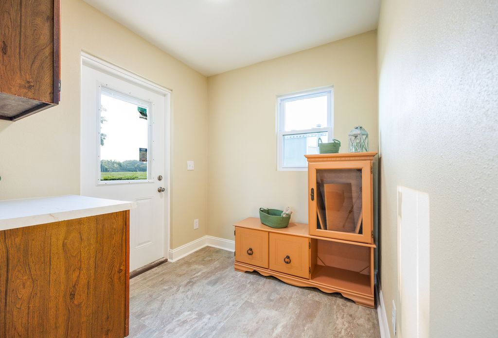 Image 16 of property listing at 122 E Lincoln, Dix, IL 62830