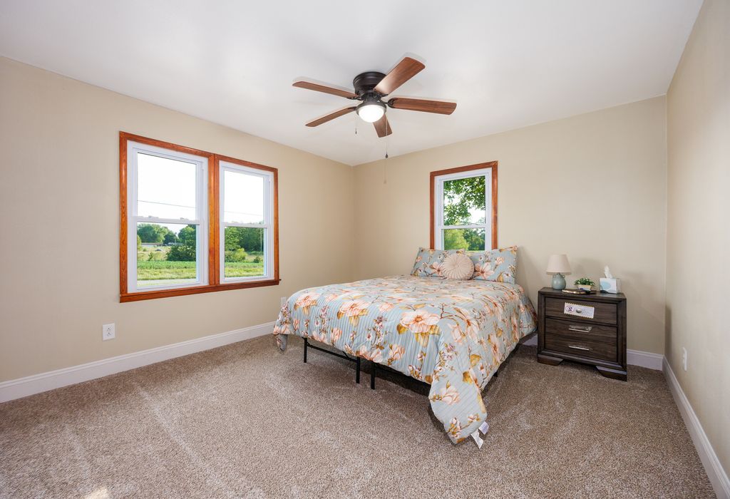 Image 17 of property listing at 122 E Lincoln, Dix, IL 62830