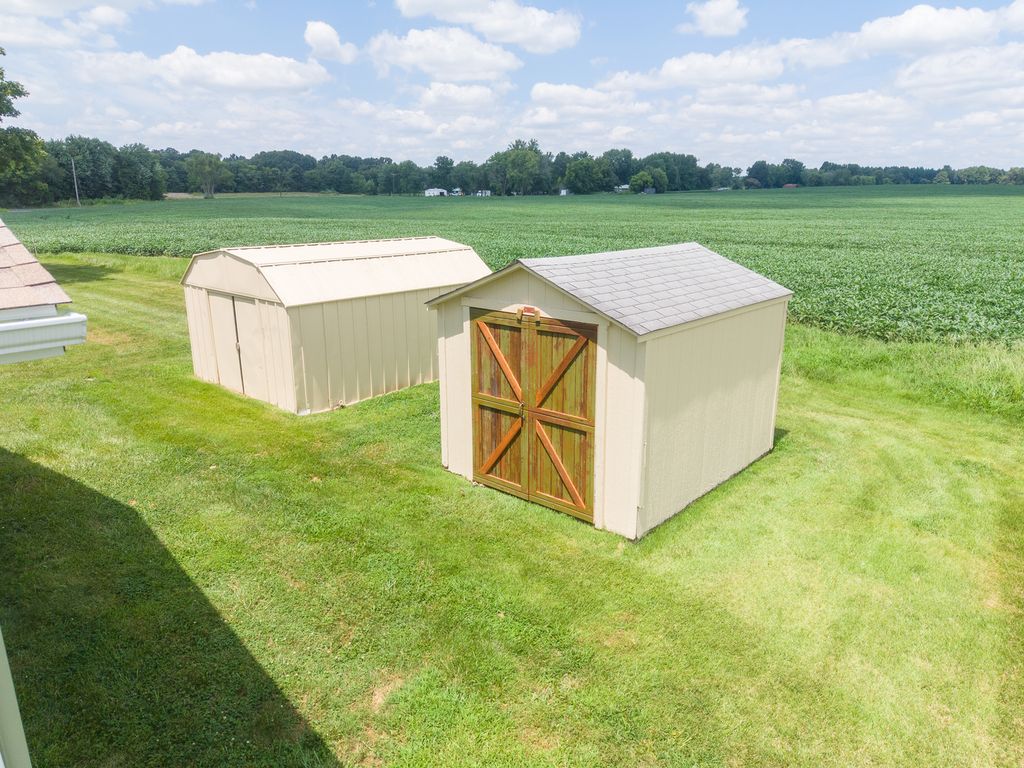 Image 28 of property listing at 122 E Lincoln, Dix, IL 62830