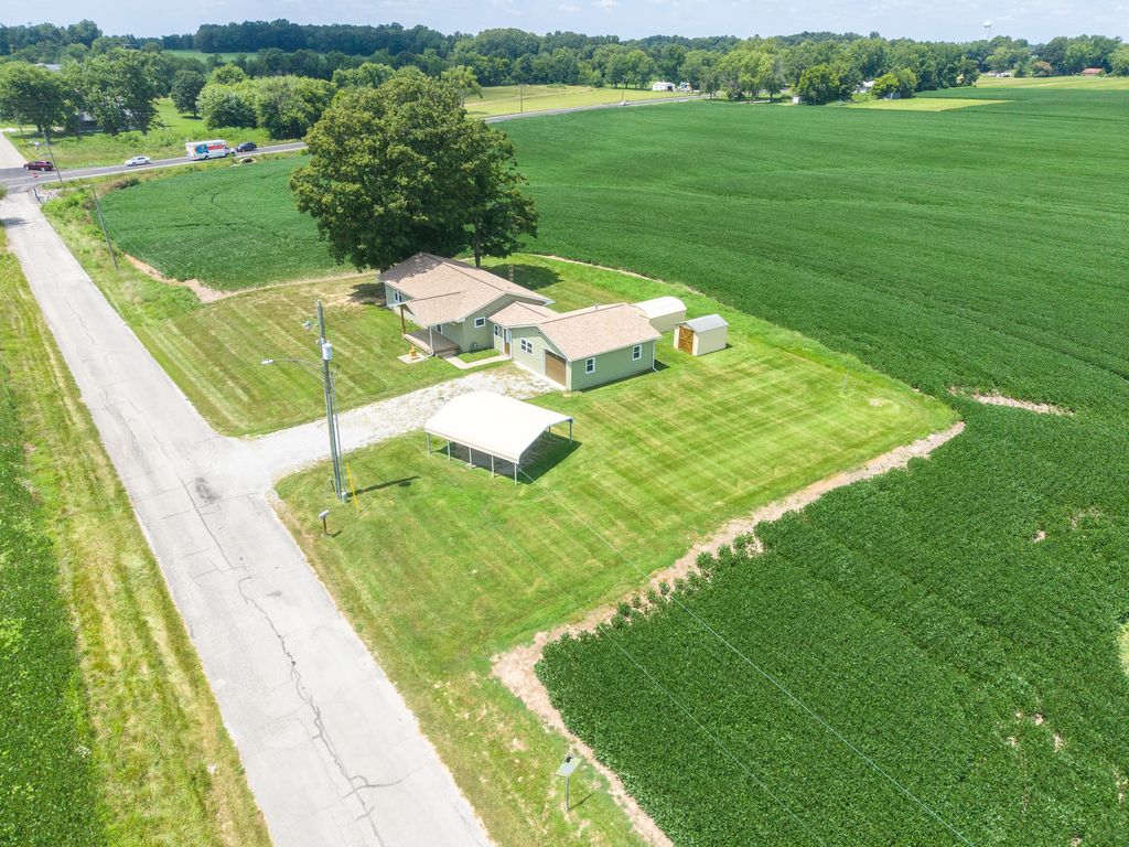 Image 30 of property listing at 122 E Lincoln, Dix, IL 62830