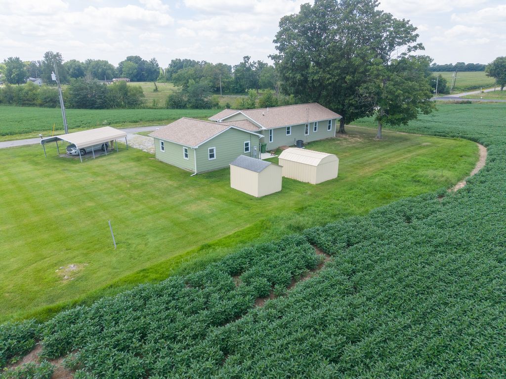 Image 31 of property listing at 122 E Lincoln, Dix, IL 62830