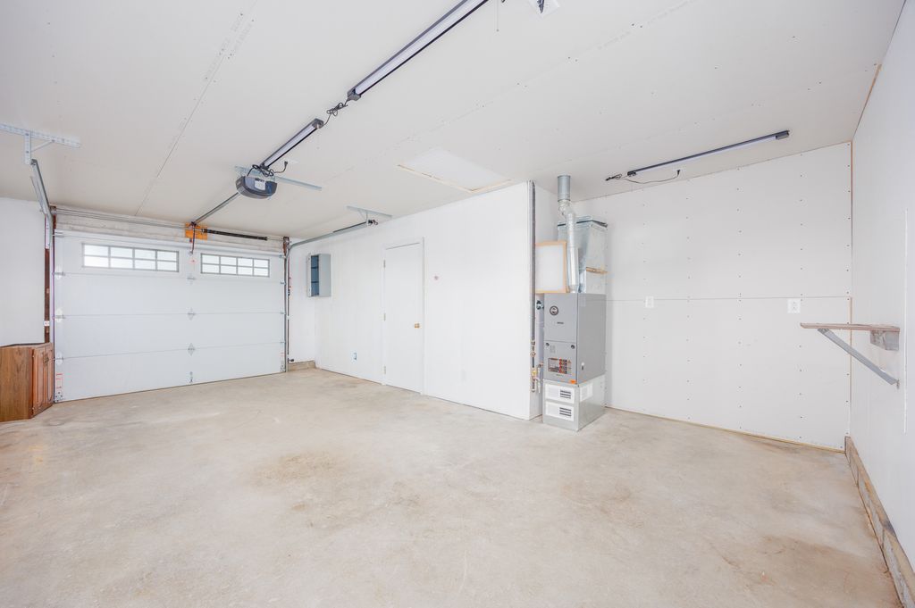 Image 33 of property listing at 122 E Lincoln, Dix, IL 62830