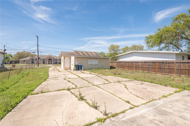 321 Paloma St, Corpus Christi, TX 78412