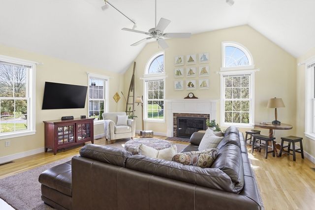 10 Hayrick Lane, Westford, MA 01886