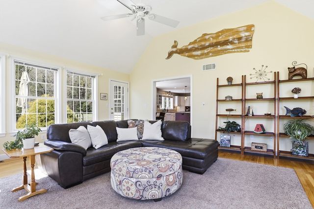 10 Hayrick Lane, Westford, MA 01886