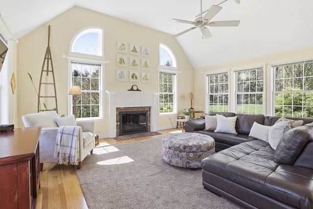 10 Hayrick Lane, Westford, MA 01886