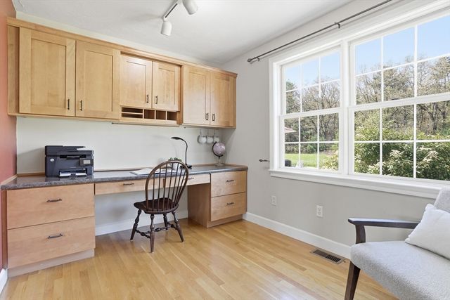 10 Hayrick Lane, Westford, MA 01886
