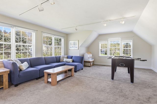 10 Hayrick Lane, Westford, MA 01886