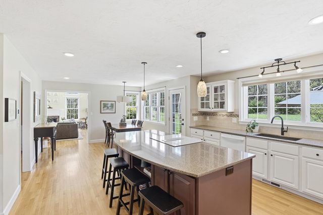10 Hayrick Lane, Westford, MA 01886