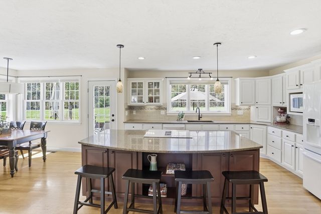 10 Hayrick Lane, Westford, MA 01886