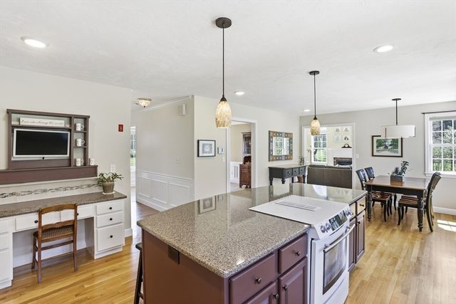 10 Hayrick Lane, Westford, MA 01886