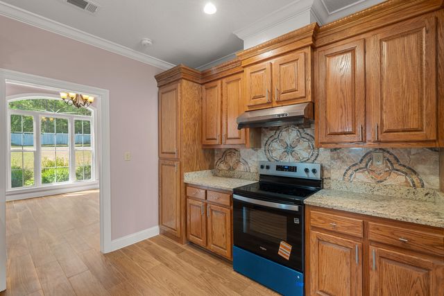 66 W Shore Dr., Hattiesburg, MS 39402