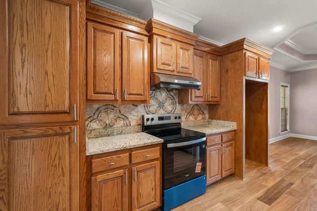 66 W Shore Dr., Hattiesburg, MS 39402