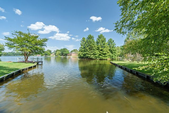 66 W Shore Dr., Hattiesburg, MS 39402