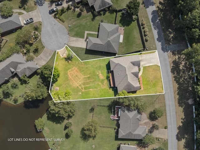 66 W Shore Dr., Hattiesburg, MS 39402